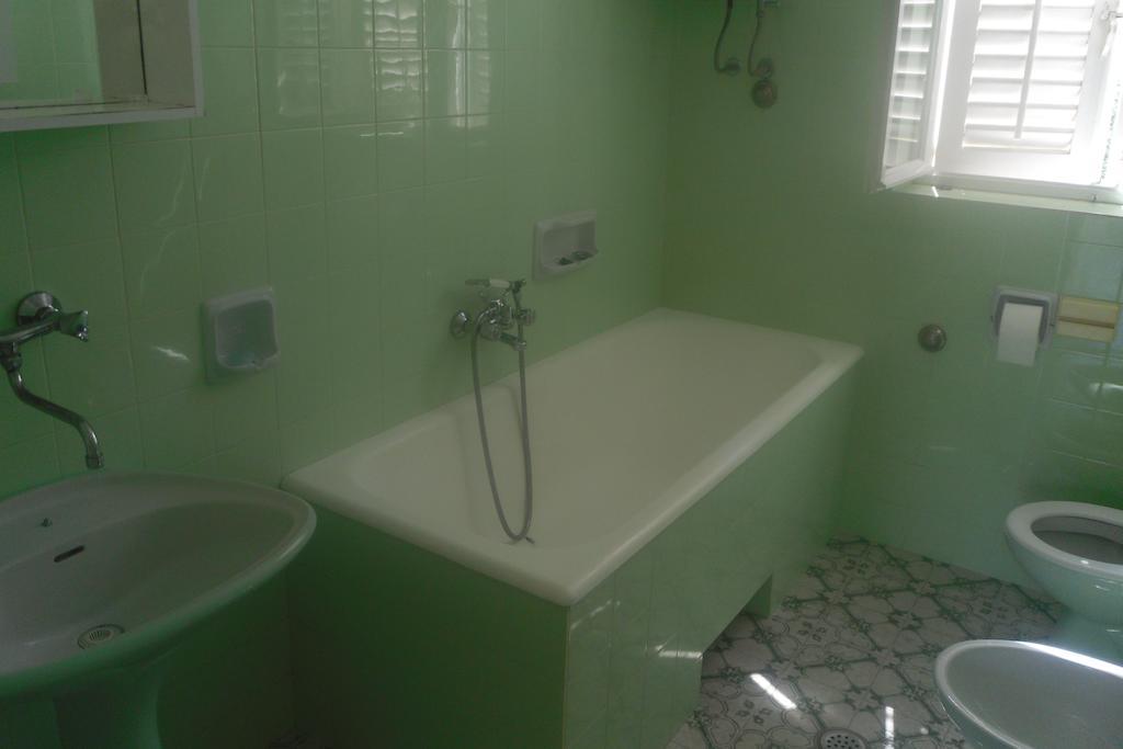 Hostel Guesthouse Mira 오미스 객실 사진