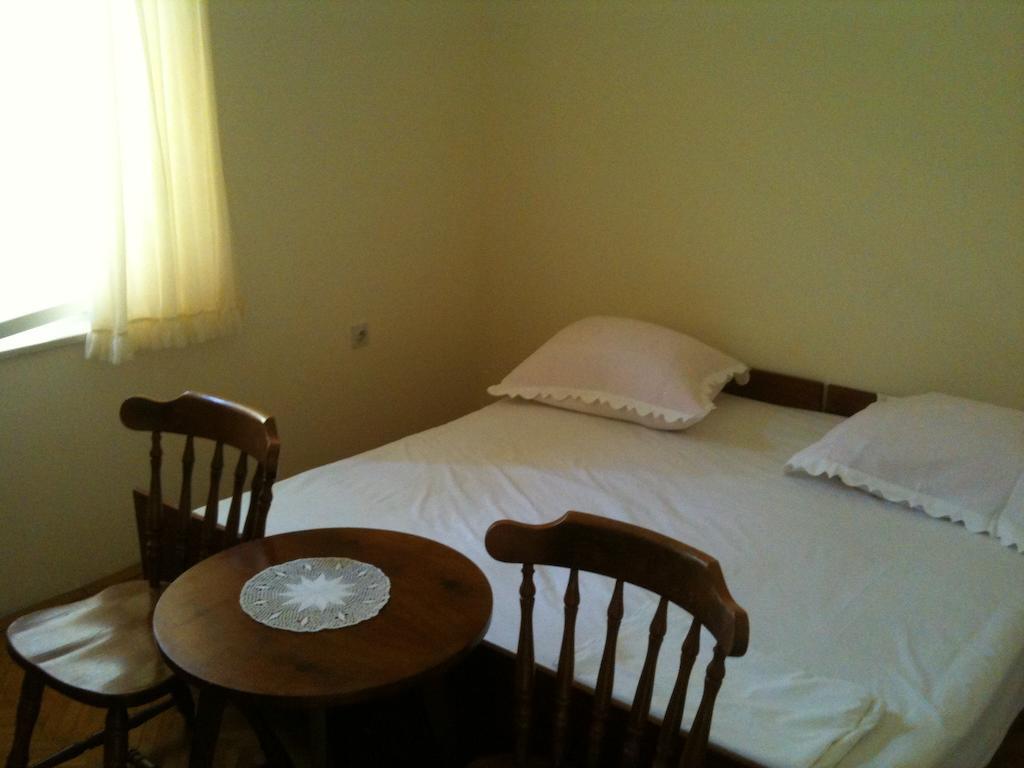 Hostel Guesthouse Mira 오미스 객실 사진