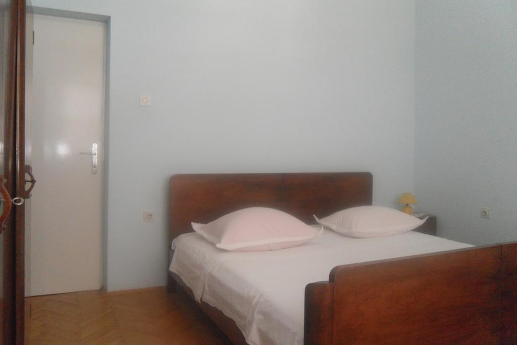 Hostel Guesthouse Mira 오미스 객실 사진