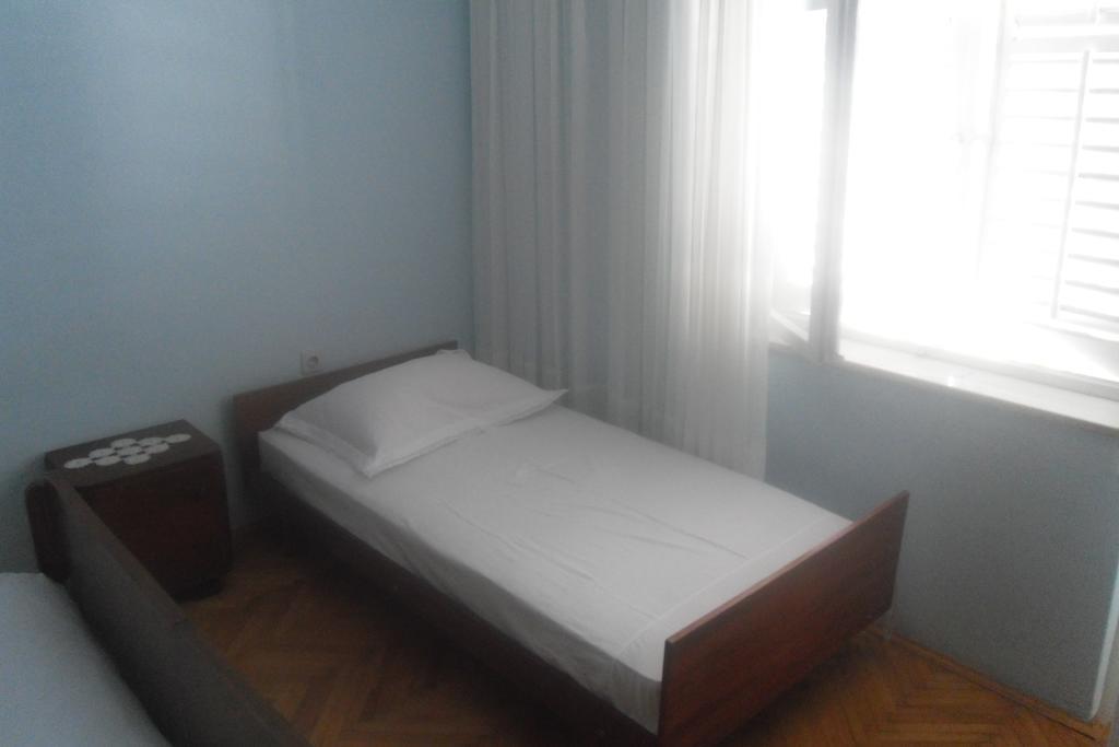 Hostel Guesthouse Mira 오미스 객실 사진