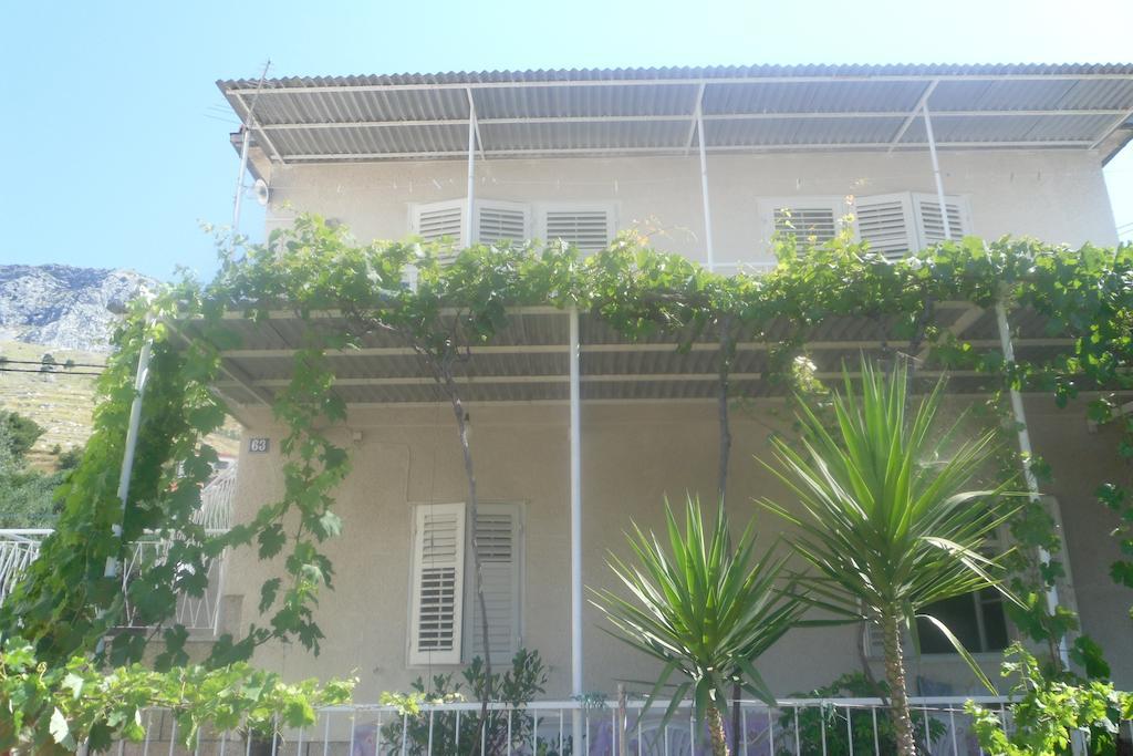 Hostel Guesthouse Mira 오미스 외부 사진