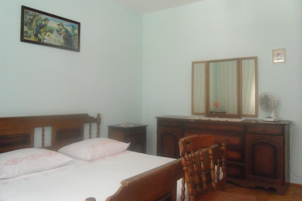 Hostel Guesthouse Mira 오미스 객실 사진